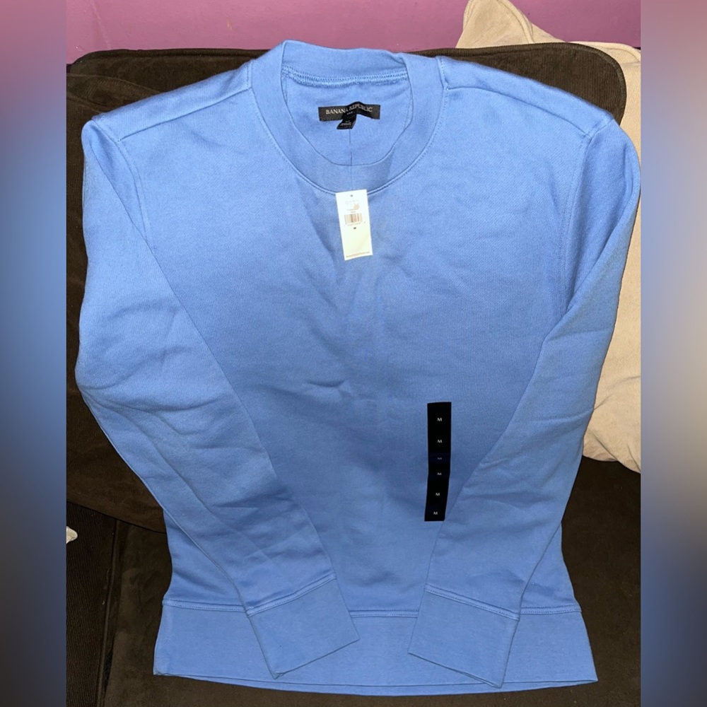 **NWT** Mens Banana Republic sweat shirt. Sz M Powder/Baby Blue